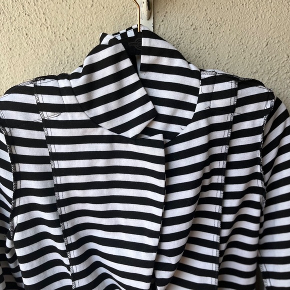 Valia single button jacket B/W stripe blazer - Picture 11 of 13